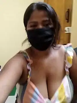 Snapshot of HAANNIAA chatting on 09.24.25 HAANNIAA online show from 09.24.25