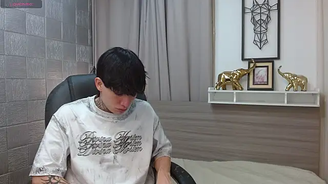 Iantwink18 online show from 02.17.26