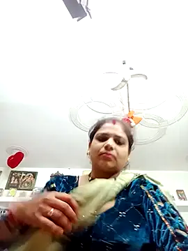 Snapshot of Rani_sahiba chatting on 10.20.25 Rani sahiba online show from 10.20.25