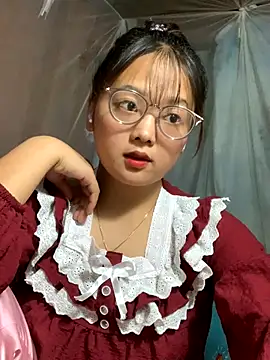 Snapshot of July-y chatting on 09.14.25 July-y online show from 09.14.25