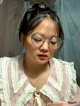 Snapshot of July-y chatting on 09.19.25 July-y online show from 09.19.25