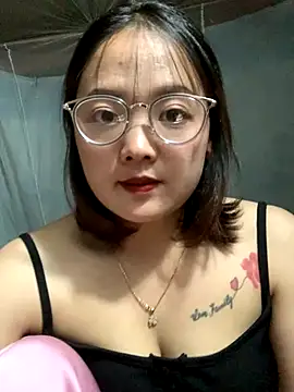 Snapshot of July-y chatting on 09.20.25 July-y online show from 09.20.25