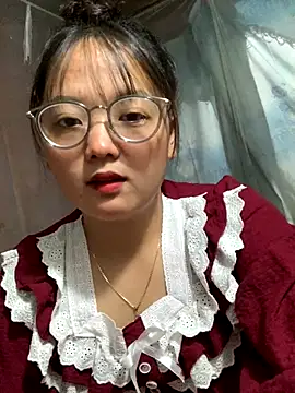 Snapshot of July-y chatting on 09.22.25 July-y online show from 09.22.25