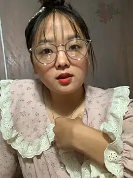 Snapshot of July-y chatting on 09.24.25 July-y online show from 09.24.25