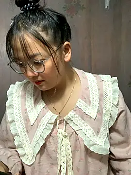 Snapshot of July-y chatting on 09.27.25 July-y online show from 09.27.25