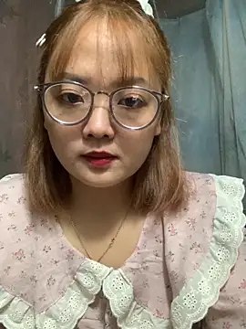 Snapshot of July-y chatting on 09.29.25 July-y online show from 09.29.25