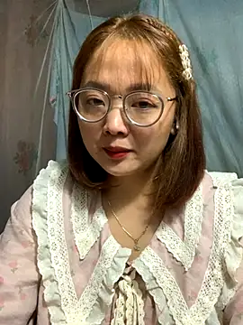 Snapshot of July-y chatting on 10.02.25 July-y online show from 10.02.25