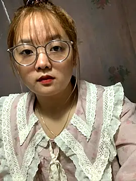 Snapshot of July-y chatting on 10.03.25 July-y online show from 10.03.25