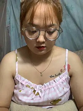 Snapshot of July-y chatting on 10.06.25 July-y online show from 10.06.25