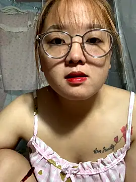 Snapshot of July-y chatting on 10.21.25 July-y online show from 10.21.25