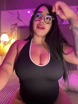 SofiaWildee online show from 12.18.25