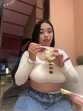 SofiaWildee online show from 02.04.26