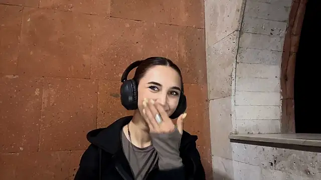 Snapshot of LinaMour chatting on 09.11.25 LinaMour online show from 09.11.25