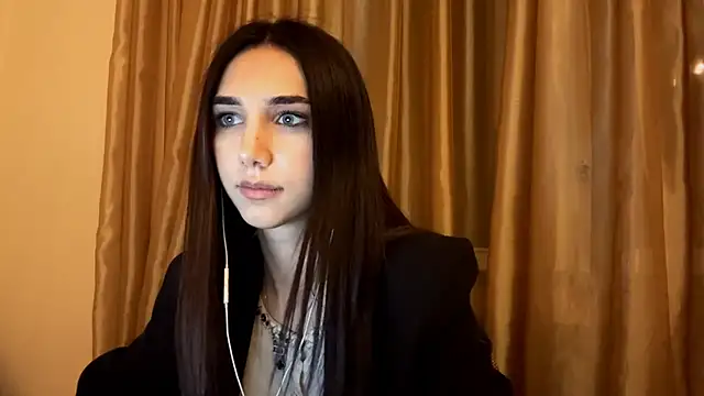 Snapshot of LinaMour chatting on 09.20.25 LinaMour online show from 09.20.25