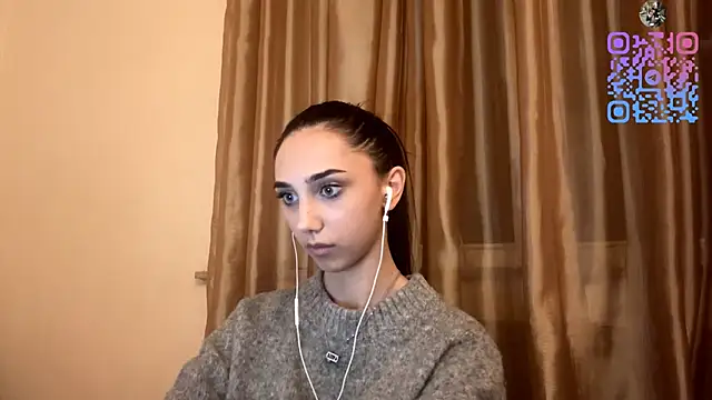 Snapshot of LinaMour chatting on 10.14.25 LinaMour online show from 10.14.25