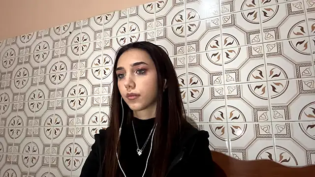 Snapshot of LinaMour chatting on 11.05.25 LinaMour online show from 11.05.25