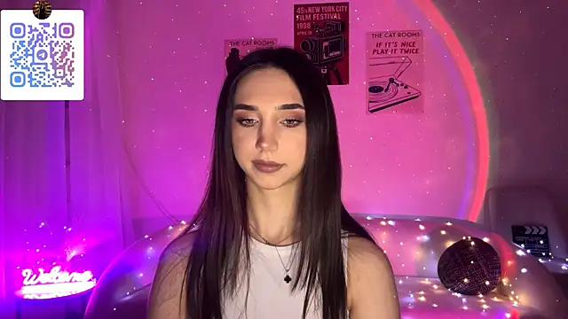 LinaMour online show from 04.13.26