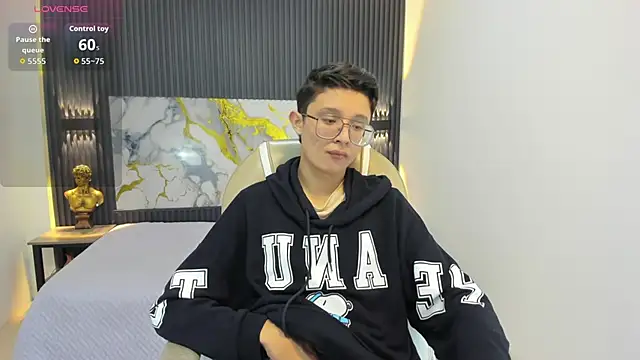 SantiagoRusso18 online show from 09.26.25