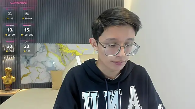 SantiagoRusso18 online show from 10.11.25