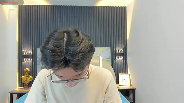 SantiagoRusso18 online show from 10.28.25