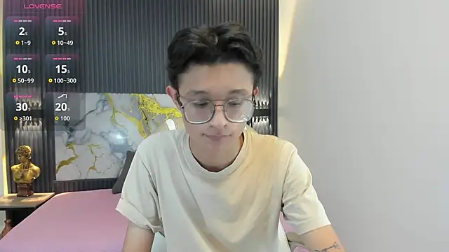 SantiagoRusso18 online show from 11.07.25