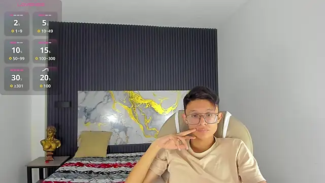 SantiagoRusso18 online show from 12.19.25