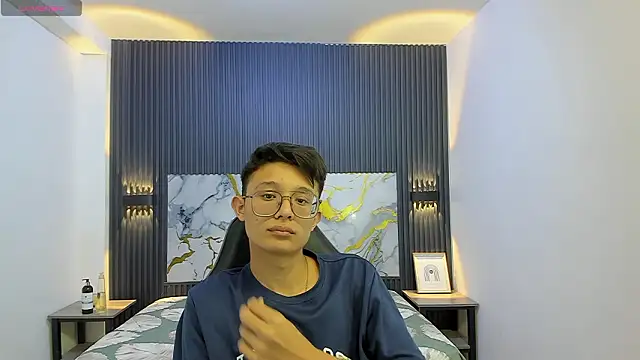 SantiagoRusso18 online show from 02.12.26