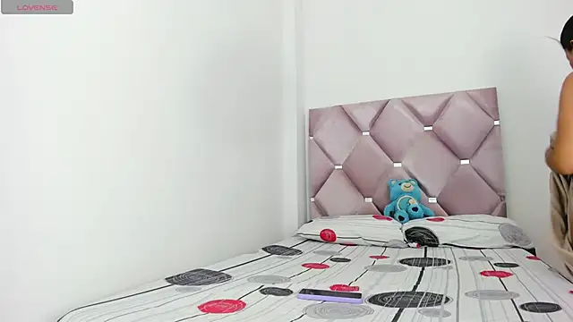 SaraNixx online show from 12.20.25