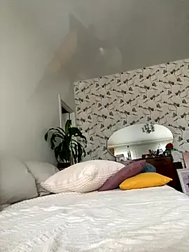 Kitty Kisss online show from 10.27.25