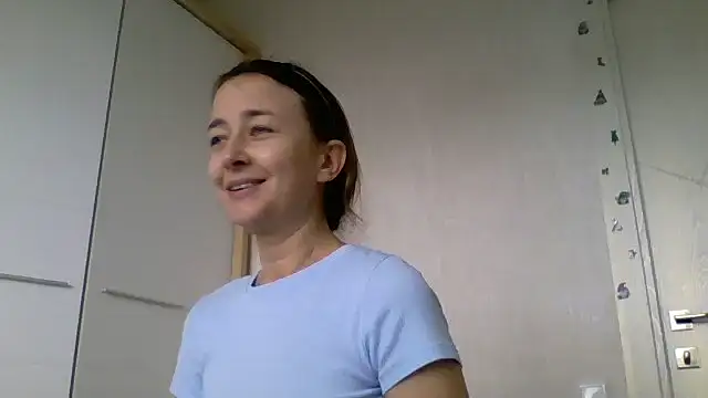 Snapshot of Avenique chatting on 10.15.25 Avenique online show from 10.15.25