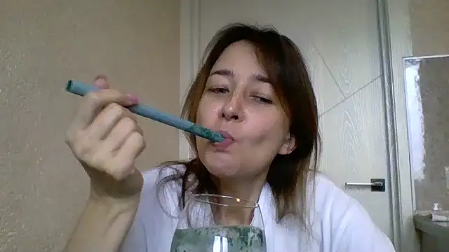 Snapshot of Avenique chatting on 10.17.25 Avenique online show from 10.17.25
