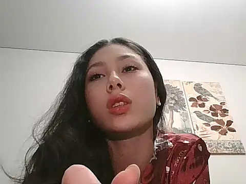 Snapshot of Lunavyn chatting on 10.27.25 Lunavyn online show from 10.27.25