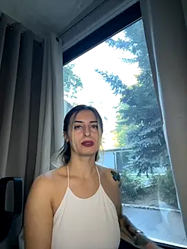 Ella Vee online show from 09.16.25