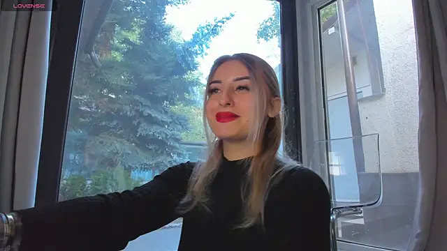 Ella Vee online show from 10.01.25