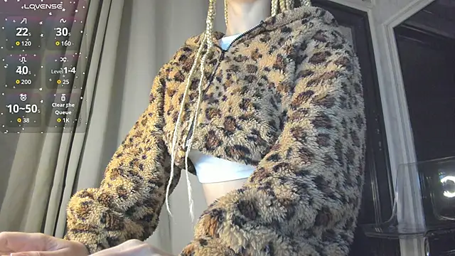 Ella Vee online show from 10.21.25