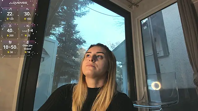 Ella Vee online show from 11.25.25