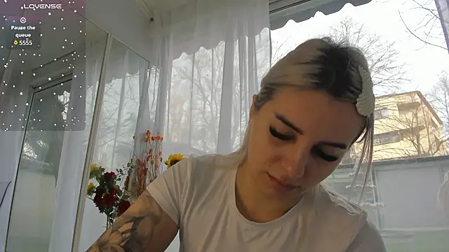 Ella Vee online show from 03.18.26