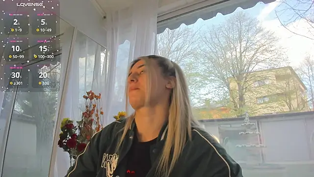 Ella Vee online show from 04.08.26