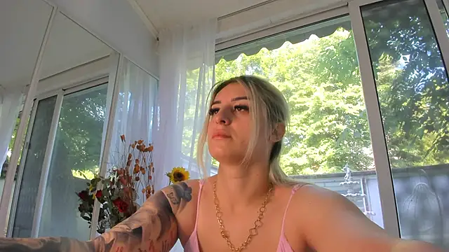Ella Vee online show from 05.25.26