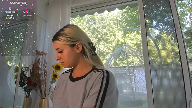 Ella Vee online show from 06.27.26