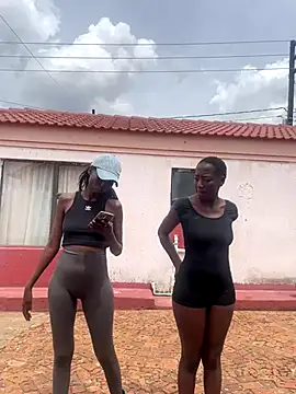 Snapshot of Melanin2002 chatting on 11.27.25 Melanin2002 online show from 11.27.25