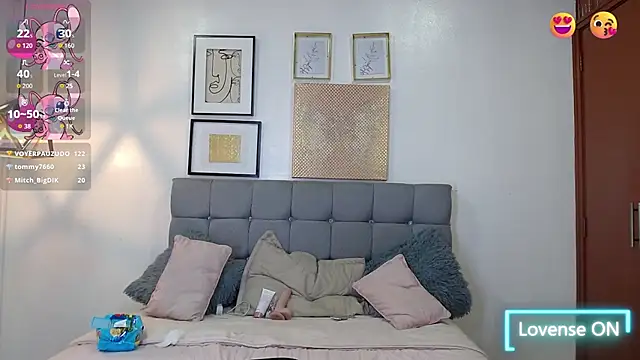 Snapshot of _naomi_s chatting on 01.05.26 naomi s online show from 01.05.26