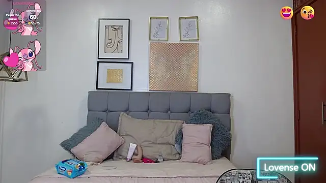 Snapshot of _naomi_s chatting on 01.06.26 naomi s online show from 01.06.26