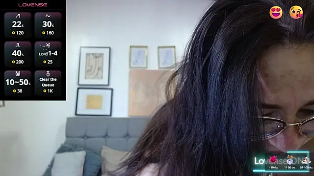 Snapshot of _naomi_s chatting on 01.15.26 naomi s online show from 01.15.26