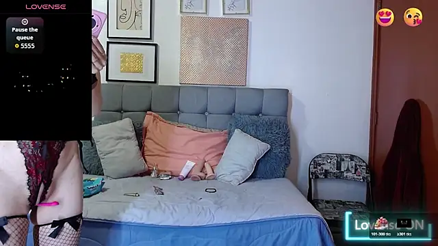 Snapshot of _naomi_s chatting on 01.19.26 naomi s online show from 01.19.26