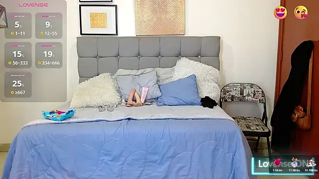 Snapshot of _naomi_s chatting on 02.22.26 naomi s online show from 02.22.26