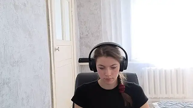 CutieAnny online show from 09.27.25