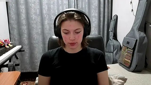 CutieAnny online show from 05.10.26