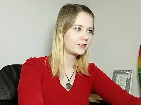 Snapshot of LydiaYoung chatting on 09.16.25 LydiaYoung online show from 09.16.25