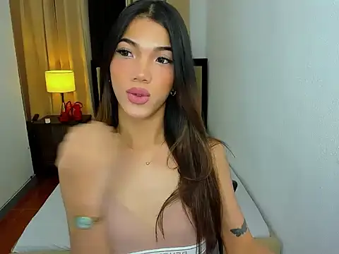 Snapshot of CassieSommereux chatting on 05.21.26 CassieSommereux online show from 05.21.26